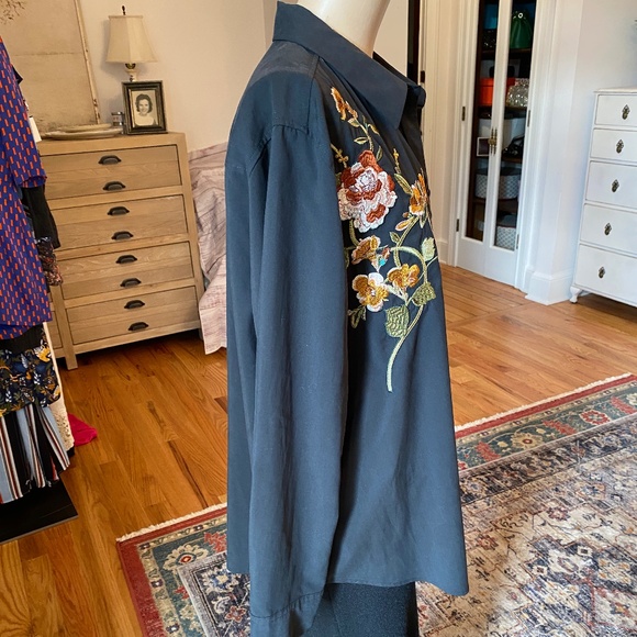 Chico's Black‎ Embroidered Tunic - Size 3 - Picture 4 of 11